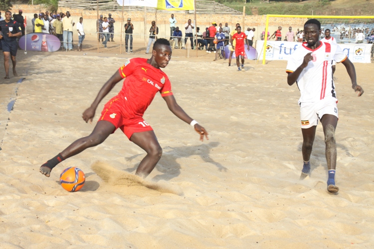 Sand Cranes Captain Tekkwo Derrick (L) marks Ghana's Alexander Adyei (R).