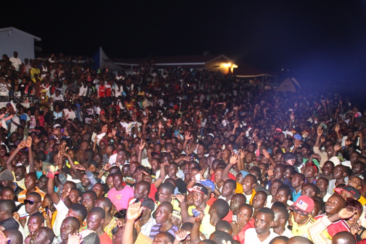 Hundreds of revelers thronged Lido Beach.