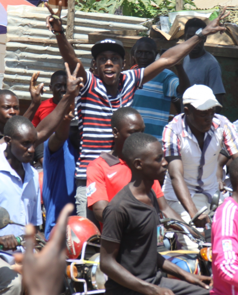 DJ Pitto (C) Displaying Besigye's Party Fingers