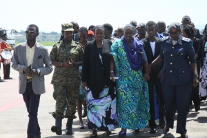 Late Gen. Aronda's wife and kids break down at Entebbe Airport.