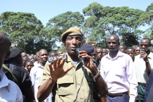 IGP Kale Kayihura addressing the taxi drivers at the Katabi football ground.