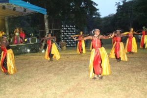 Burundian babes performing their cultural dance.
