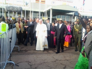 President Museveni with Pope Francis at Entebbe Airport.