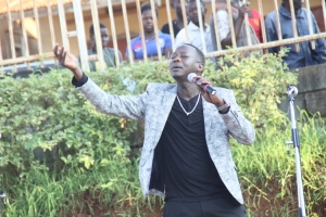 Mesach Semakula singing gospel songs.