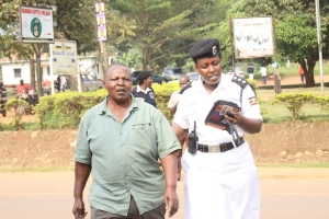 OC Traffic Mable arresting crafty Kyazze Dan.