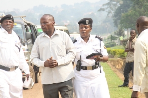 OC Traffic Mable arresting crafty fella after he failed to produce a valid Driving permit.