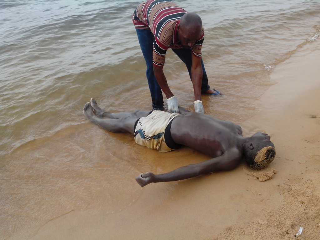 Police recovers body from lake.