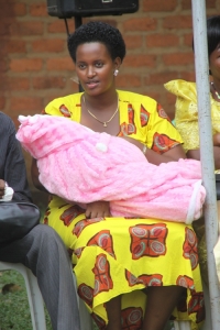 Gorgeous Nabassa breastfeeding tot in meeting.
