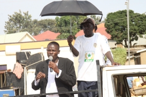 Salongo Kalle Michael speaking tough at the campaign rally in Nakiwogo.
