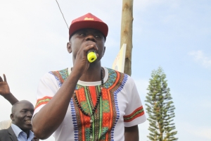 Singer Mathias Walukaga bashing Museveni at the DP Rally.