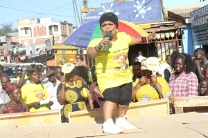 Singer Sarah Short campaigning for NRM in Entebbe.
