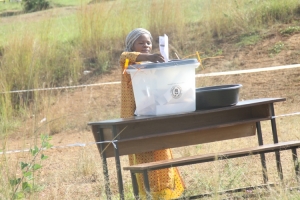 A Lady casts her vote at the Entebbe Comprehensive S.S.