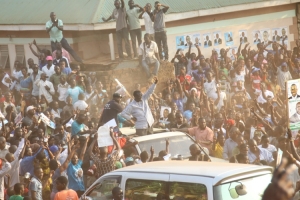 Besigye arriving at the Kiwafu Play Ground on Thursday.
