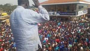Besigye campaigning in Abaita Ababiiri.