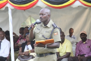 DPC Godfrey Ninsiima addressing a stakeholders meeting on the upcoming polls.