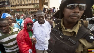 Kizza Besigye being Arrested By Police on Monday.