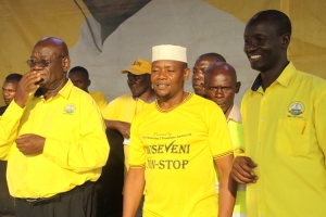 Singer Haruna Mubiru (C) with Ssesanga (L) and Twaha (R).