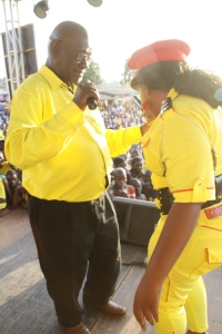 Ssesanga Joseph gazing at Julie Angume's sumbie.
