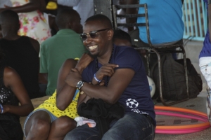 Babe shying away from paparazzi.