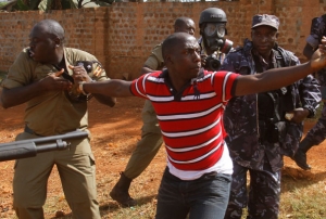 Christopher Aine resisting arrest in Jinja. He is seen roughing up Jinja RPC Edgar Nyabongo.