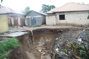 Houses that will be washed away anytime.