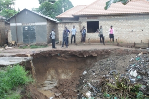 Kitubuulu Residents puzzled after the deadly floods caused landslide.