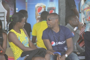 MC Hyperman sweet-talking babe.