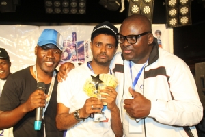 DJ Shakil (Middle) poses with his award and Shs2m cash prize. Right is DJ Tonny and left is William Ankakwasa.
