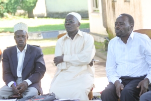 Hajji Kassim Bukenya (R) and Adadi Nsaja (extreme left) during the meeting on Sunday.
