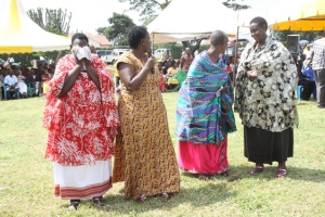 Late Doreen's aunties break down.