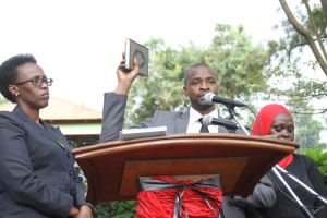 Twaha Kikomeko takes oath of office as Lugonjo-Nakiwogo Councilor.