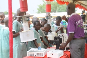 Pupils from Lake Victoria School observe different viruses in microscope.