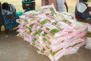 86-bags-of-maize-seeds-were-distributed-among-the-women-leaders-who-will-distribute-the-seeds-to-the-locals-in-their-respective-villages