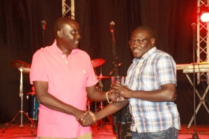 entebbe-club-chairman-manzi-tumubweine-hands-over-mug-to-jude-ochieng-after-he-won-the-september-mug-of-mugs-tourney