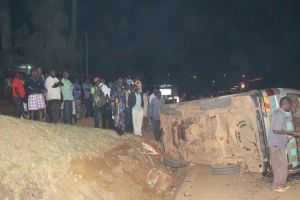 locals-gazing-at-the-taxi-as-it-overturned-at-mpala-zone-as-it-approached-nkumba-university-stage