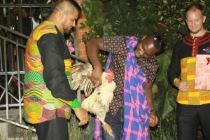 O's Bar Manager Merlyn Omamteker officially receives his cock from Gustavo Guerra.