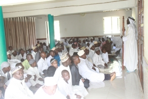 sheikh-juma-twaha-standing-leading-the-eid-adhua-prayers