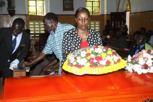 Hon. Tumusiime lays a wreath on Late Abongomera's casket