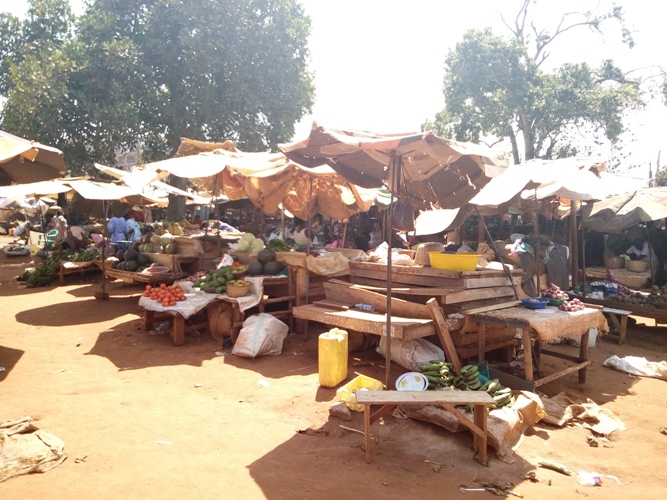 Entebbe Town Clerk, Kitooro Market Vendors Strike Deal. The current ram shackled Kitooro Market that will be redeveloped into a mordern market. The vendors have said they are willing to vacate.