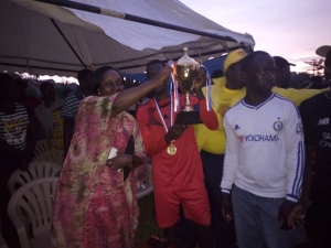 MP Tumusiime hands over the trophy to Katabi-Kitubulu captain Yasin Kibirige.
