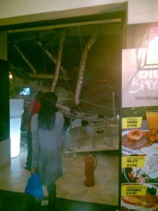 Cafe Javas restaurant crushed in the wee hours of Thursday Morning. All the staff kissed death.
