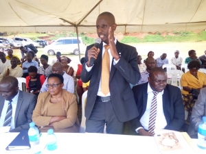 Town Clerk Charles Magumba struck a deal with the Kitooro market vendorsthe construction of the new market.