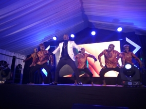 Ykee Benda performs on Stage. He left the Golfers yearning for more.