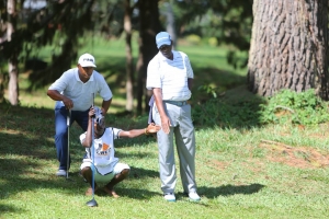 Isaac Mariera (standing) and John Muchiiri pair defeated Jadu Patel and Anthony Agaba pair.