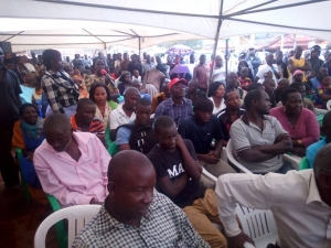 Kajjansi Market vendors during the Baraza meeting on Tuesday. Majority want the Lease fees scrapped off.