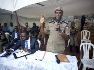 Kayihura addresses Abaita Ababiri residents on Tuesday.