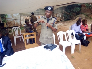 Police Spokesperson Asan Kasingye addresses Abaita Ababiri residents.