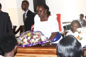 MP Rose Tumusiime lays her wreath on late Joash Kahangirwe's casket.
