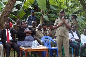 RPC KMP South Siraj Bakaleke addressing the Kitala residents during a community meeting on Monday.
