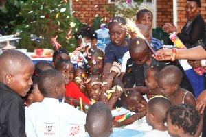 Roy led several young kids in cutting the confirmation cake.